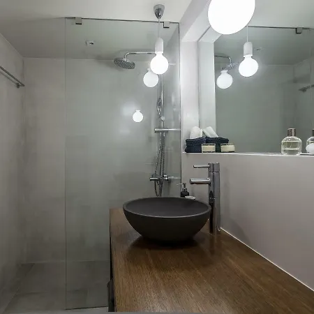 Unique Semi-basement At The Foot Of The Acropolis Daire