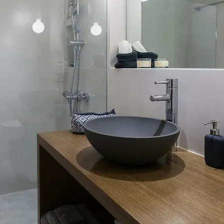 Unique Semi-basement At The Foot Of The Acropolis Atina