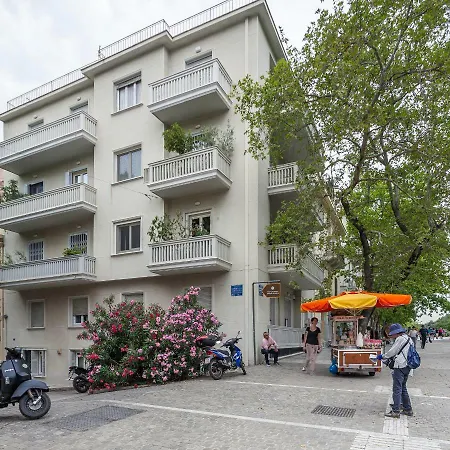 Unique Semi-basement At The Foot Of The Acropolis Daire *