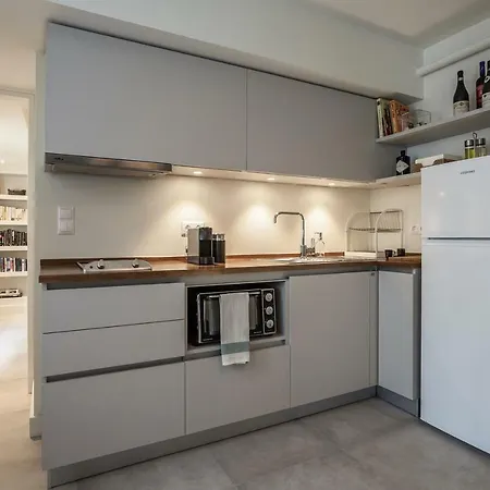 Unique Semi-basement At The Foot Of The Acropolis Daire