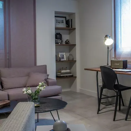 Unique Semi-basement At The Foot Of The Acropolis Atina